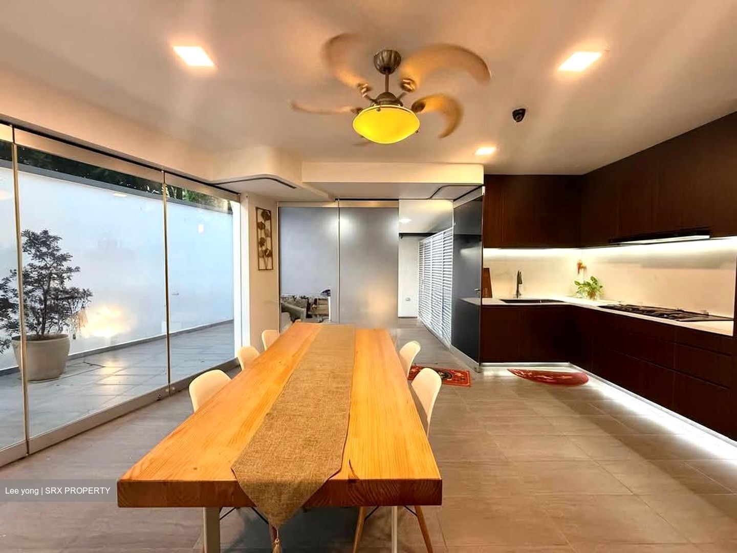 Straits Gardens (D27), Terrace #572291791